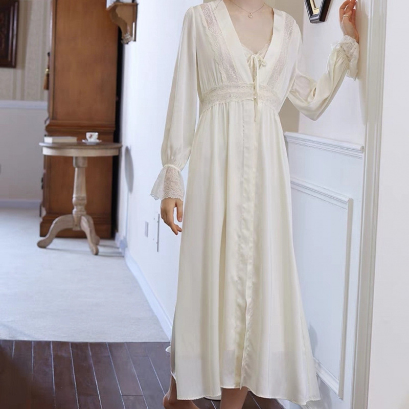 Pidžama – dvodijelni set s čipkom i mašnicom, dugi rukavi, tanak materijal