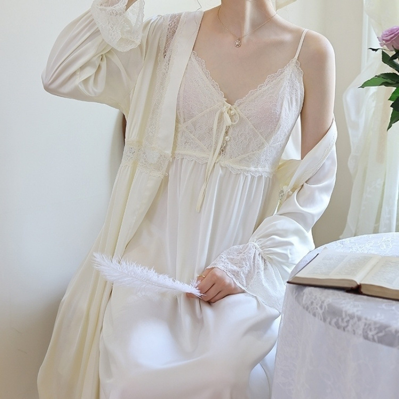 Pidžama – dvodijelni set s čipkom i mašnicom, dugi rukavi, tanak materijal