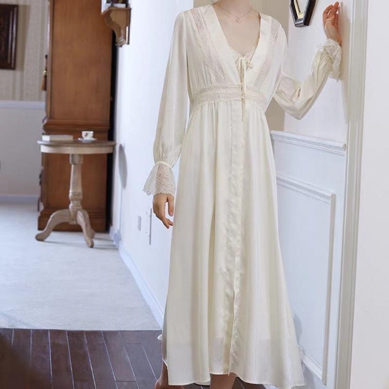 Pidžama – dvodijelni set s čipkom i mašnicom, dugi rukavi, tanak materijal