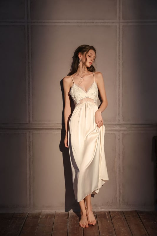 Ice Silk cami νυχτικό με επένδυση στήθους, V-λαιμό, μακρύ νυχτικό με δαντέλα