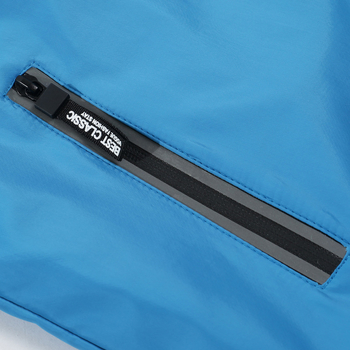 Szélvédő és vízálló kültéri munkaruha dzseki logóval és fényvisszaverő csíkkal, hosszú ujjú, gallér pile-stílusú, Hongkong-stílus, nyár 2022, felnőtt nő