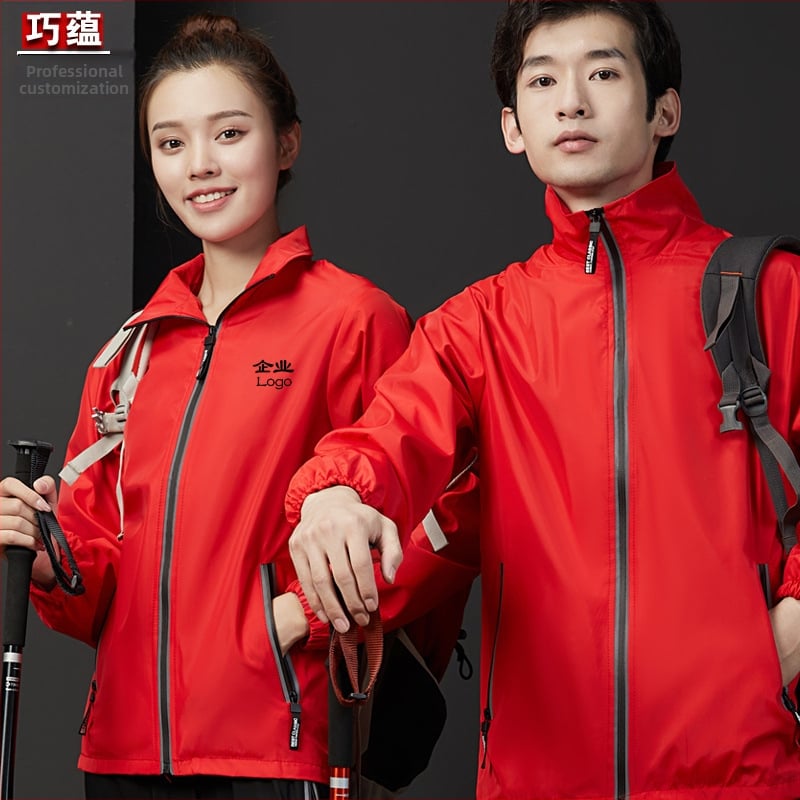 Szélvédő és vízálló kültéri munkaruha dzseki logóval és fényvisszaverő csíkkal, hosszú ujjú, gallér pile-stílusú, Hongkong-stílus, nyár 2022, felnőtt nő