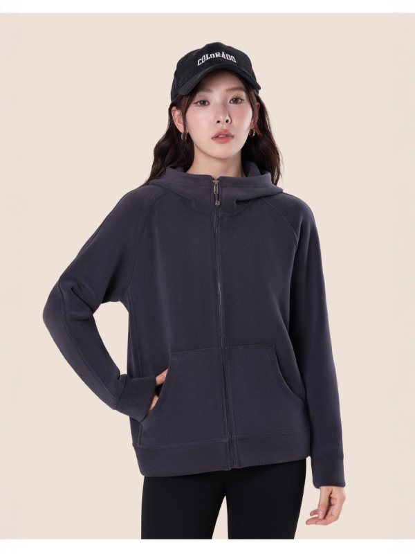 Női kapucnis laza szabású szélvédett kabát flockos textúrával, poliészter–spandex keverék