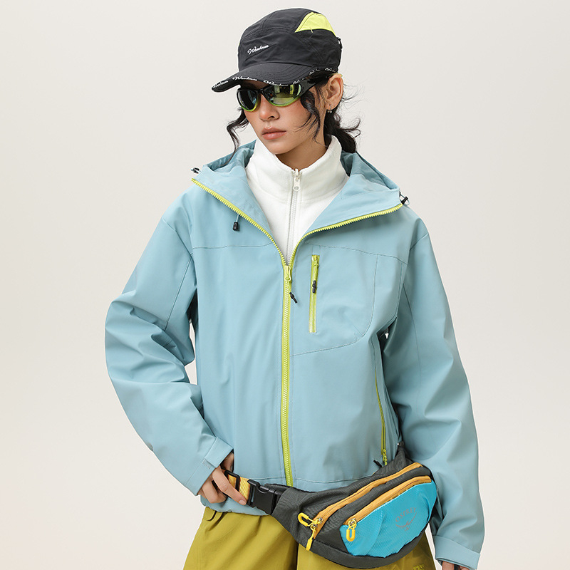 Kapucnis szélálló kabát, egyszínű poliészter anyag, vastag anyag, laza szabás, cipzár elöl