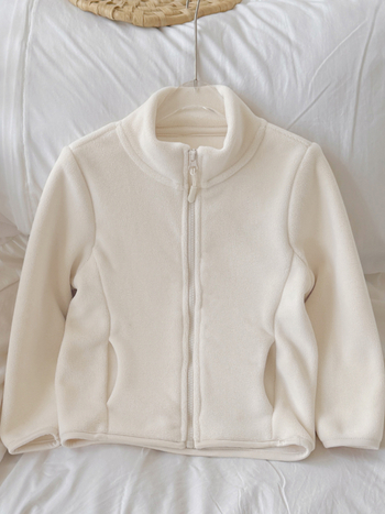 Unisex bērnu flisa jaka ar augstu apkakli, rāvējslēdzējs priekšā, bieza flīze, vienkrāsaina, garas piedurknes, īss garums, pildījums 100% poliesters, pamata audums poliesters, bez kapuces, bērniem 3–8 gadi, ziemas 2025 izlaidums