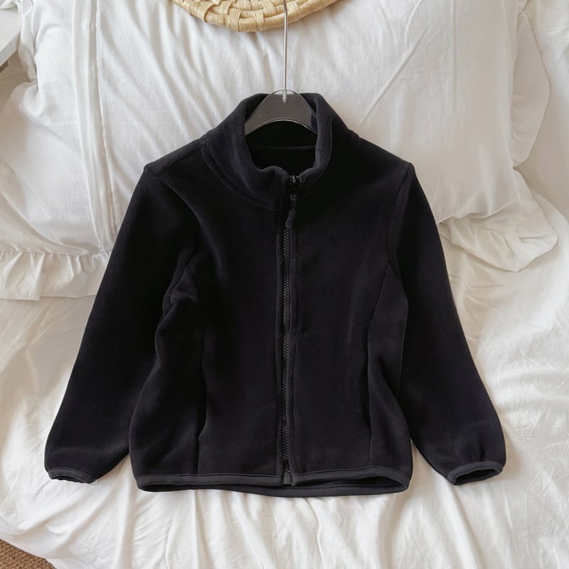 Unisex bērnu flisa jaka ar augstu apkakli, rāvējslēdzējs priekšā, bieza flīze, vienkrāsaina, garas piedurknes, īss garums, pildījums 100% poliesters, pamata audums poliesters, bez kapuces, bērniem 3–8 gadi, ziemas 2025 izlaidums