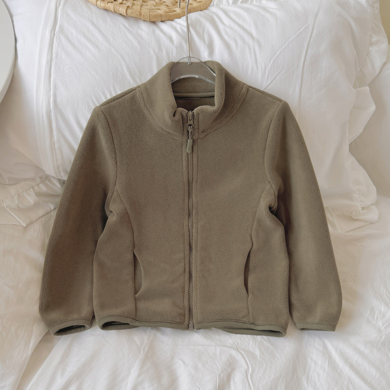 Unisex bērnu flisa jaka ar augstu apkakli, rāvējslēdzējs priekšā, bieza flīze, vienkrāsaina, garas piedurknes, īss garums, pildījums 100% poliesters, pamata audums poliesters, bez kapuces, bērniem 3–8 gadi, ziemas 2025 izlaidums