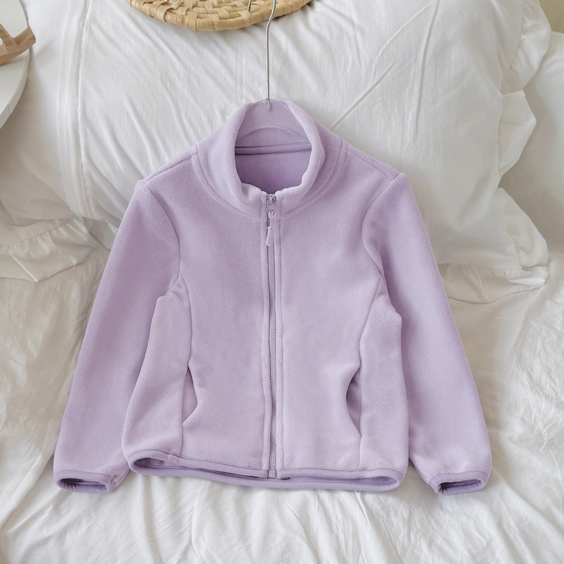 Unisex bērnu flisa jaka ar augstu apkakli, rāvējslēdzējs priekšā, bieza flīze, vienkrāsaina, garas piedurknes, īss garums, pildījums 100% poliesters, pamata audums poliesters, bez kapuces, bērniem 3–8 gadi, ziemas 2025 izlaidums