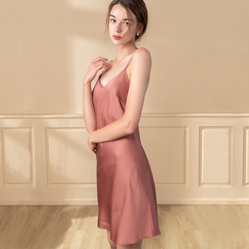 Ženska noćna haljina za proljeće-ljeto, sexy tanki bez rukava s V‑dekolteom, umjetna svila, kućni odjevni predmet (Materijal: Umjetna svila; Glavni sadržaj: 95–100% Poliester; Vrat: V-dekolte; Duljina suknje: Midi; Stil: Napredan)