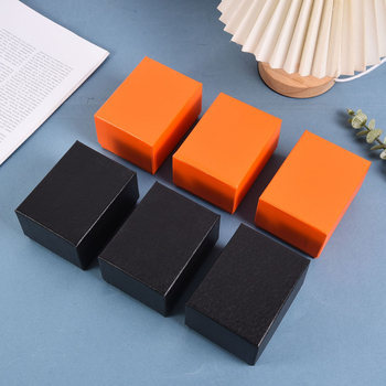 Кутия за показване на часовници (Произход: Zhejiang; Материал: хартия; Изработка: полу ръчна и полу-механична; Модел: кутия за часовници; Назначение: подаръчна опаковка, опаковка за бижута)