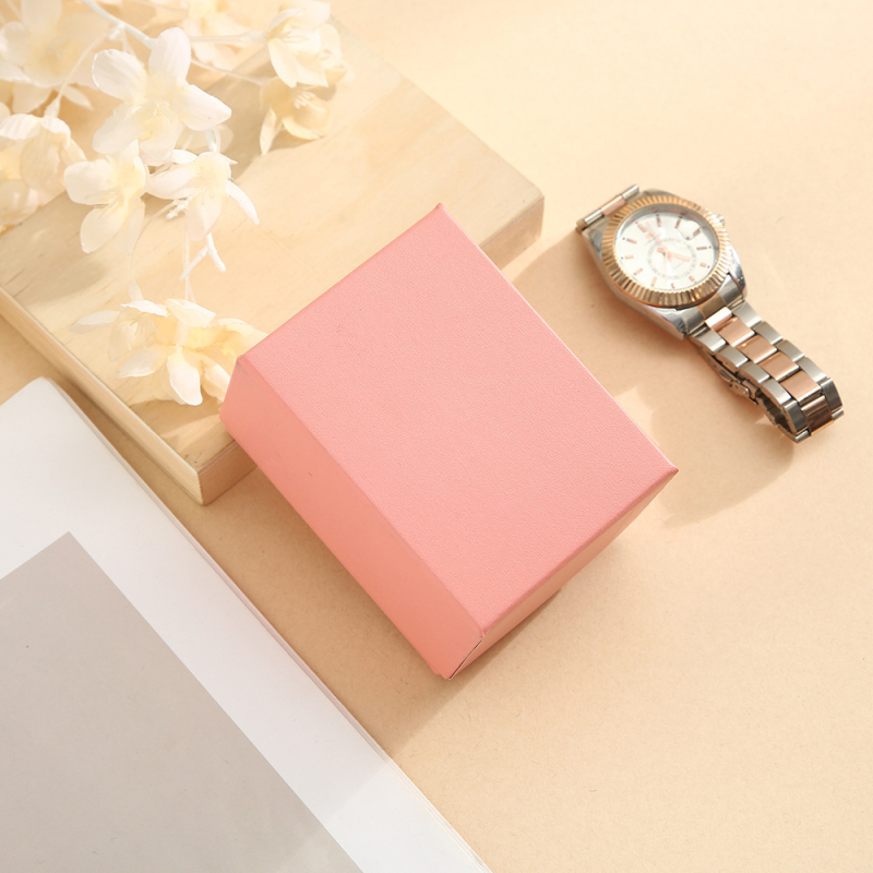 Кутия за показване на часовници (Произход: Zhejiang; Материал: хартия; Изработка: полу ръчна и полу-механична; Модел: кутия за часовници; Назначение: подаръчна опаковка, опаковка за бижута)