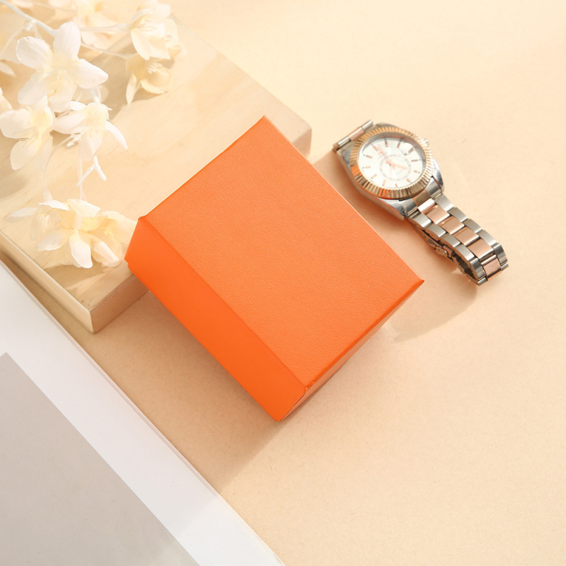 Кутия за показване на часовници (Произход: Zhejiang; Материал: хартия; Изработка: полу ръчна и полу-механична; Модел: кутия за часовници; Назначение: подаръчна опаковка, опаковка за бижута)