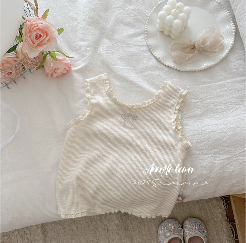 Bērnu komplekts: kokvilnas T-krekls ar izšūtu sirdi un džinsa svārki ar siksniņām, mīksts materiāls, vasara