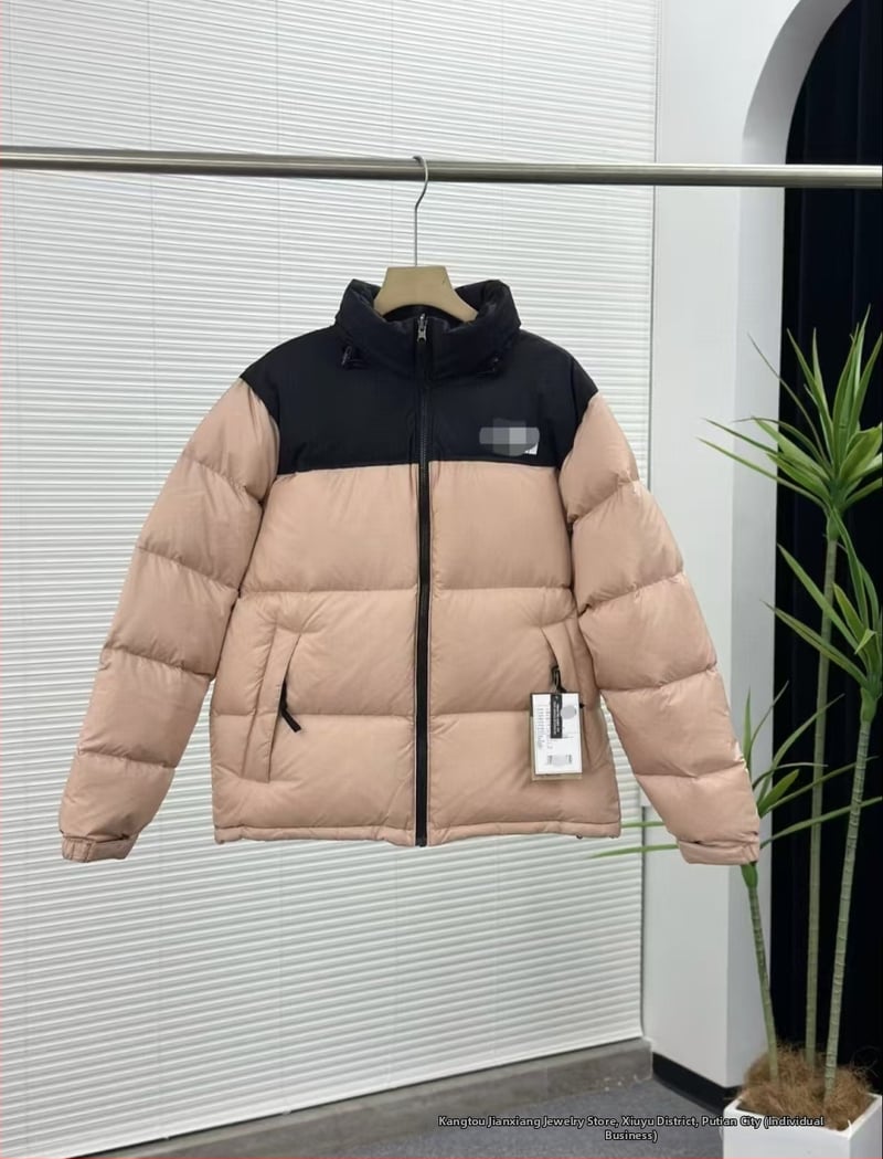 Kapucnis pehelydzseki, laza szabású, 50% fehér kacsapú töltet, külső nylon anyag, elülső cipzárral