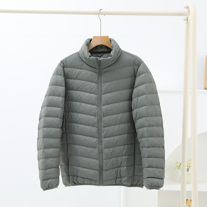 Férfi téli vékony dzseki álló gallérral, elöl cipzár, könnyű, 91–95% pehelytartalom, poliészter anyag