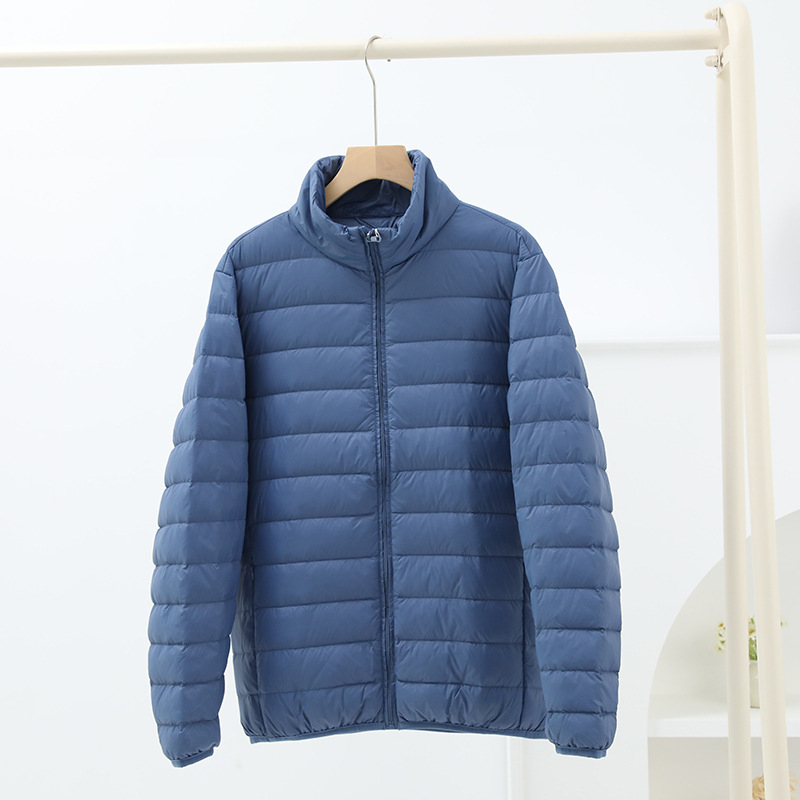 Férfi téli vékony dzseki álló gallérral, elöl cipzár, könnyű, 91–95% pehelytartalom, poliészter anyag