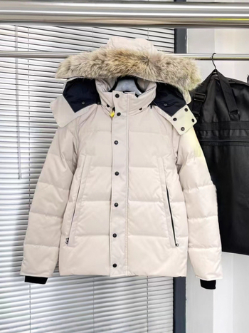 Fehér libatollal töltött parkas dzseki, 86–90% tolltartalom, kapucnival, szél- és vízálló, hideg elleni védelem -30°C-ig