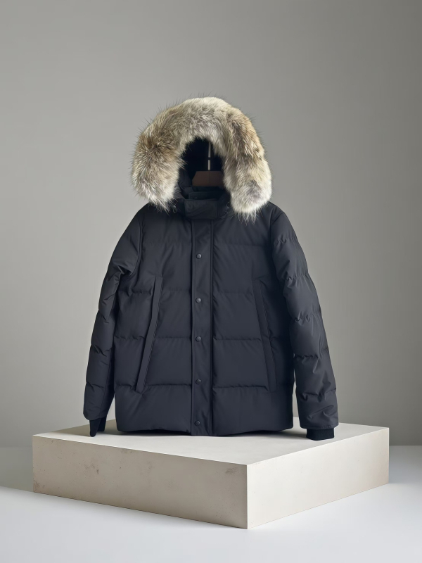 Fehér libatollal töltött parkas dzseki, 86–90% tolltartalom, kapucnival, szél- és vízálló, hideg elleni védelem -30°C-ig