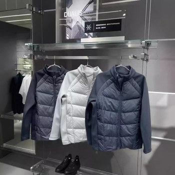 Álló galléros tollkabát, fehér kacsa tollal töltve, kasmírtartalom 81–85%, töltet 650