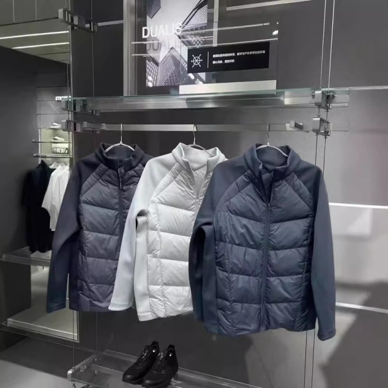 Álló galléros tollkabát, fehér kacsa tollal töltve, kasmírtartalom 81–85%, töltet 650