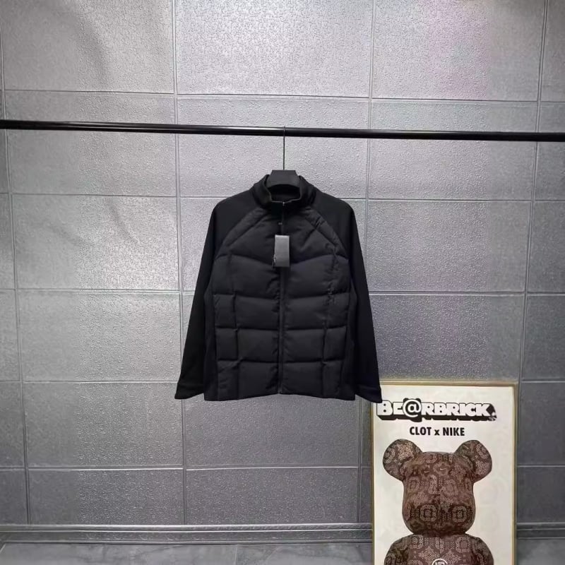 Álló galléros tollkabát, fehér kacsa tollal töltve, kasmírtartalom 81–85%, töltet 650