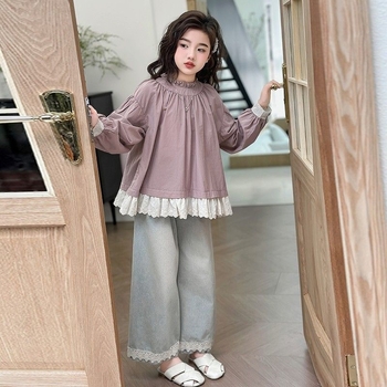 Meiteņu korduroja divu daļu komplekts: garām piedurknēm tops un bikses, rudens sezona, mīksts audums