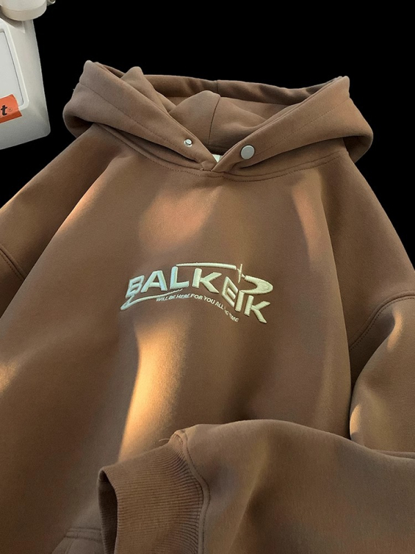 Muški hoodie s kapuljom, slobodan kroj, okrugli izrez, kengur džep, izvezeni natpis na pamuk-fleks smjesi
