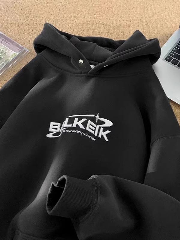 Muški hoodie s kapuljom, slobodan kroj, okrugli izrez, kengur džep, izvezeni natpis na pamuk-fleks smjesi
