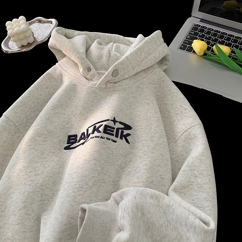Muški hoodie s kapuljom, slobodan kroj, okrugli izrez, kengur džep, izvezeni natpis na pamuk-fleks smjesi