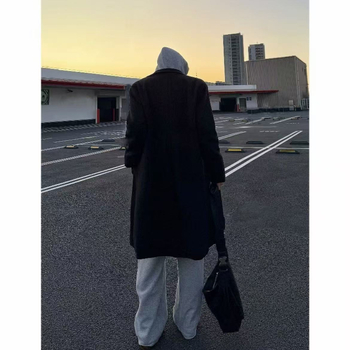 Мъжко палто с полиестрова смес, средна дължина, двуредово копчане, яка тип костюм, едноцветно