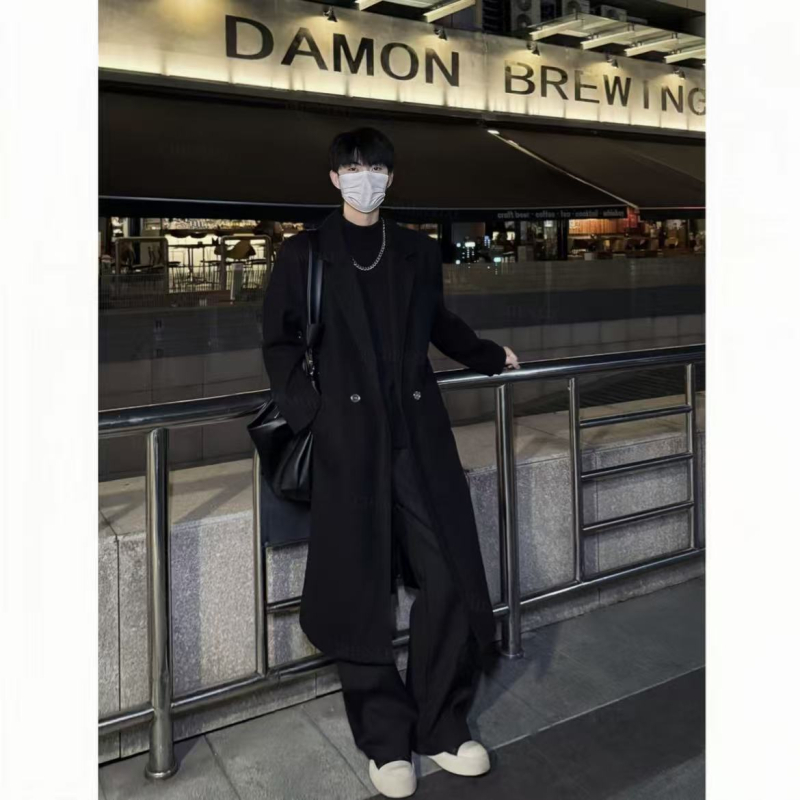 Мъжко палто с полиестрова смес, средна дължина, двуредово копчане, яка тип костюм, едноцветно