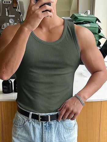 Vīriešu fitnesa top bez piedurknēm, vienkrāsains dizains, apaļais kakla izgriezums, poliestera audums, vasara 2025