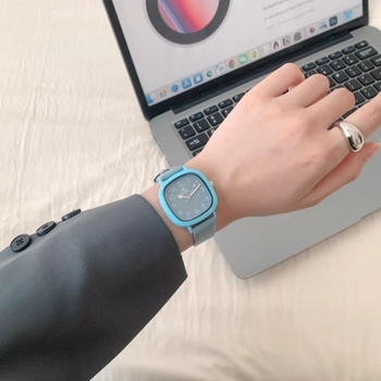 Ceas cu cadran pătrat, mișcare quartz, carcasă din oțel inoxidabil, curea din piele sintetică