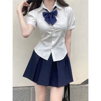 Cămașă în stil colegial, croială lejeră, guler înalt, mânecă jumătate