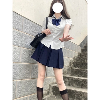 Cămașă în stil colegial, croială lejeră, guler înalt, mânecă jumătate