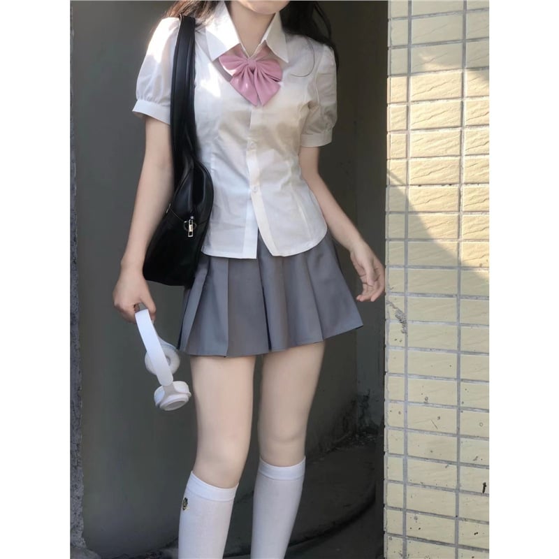 Cămașă în stil colegial, croială lejeră, guler înalt, mânecă jumătate