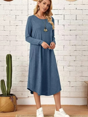 Рокля от млечна коприна, едноцветна, кръгло деколте, дълги ръкави, дълга пола