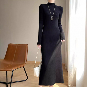 Дамска рокля с полувисока яка, дълги ръкави и мрежеста тъкан, тясна кройка, есен 2024.