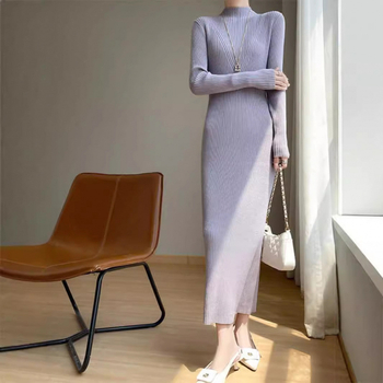 Дамска рокля с полувисока яка, дълги ръкави и мрежеста тъкан, тясна кройка, есен 2024.