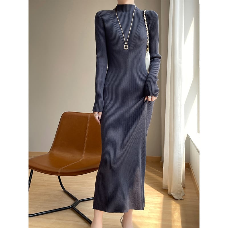 Дамска рокля с полувисока яка, дълги ръкави и мрежеста тъкан, тясна кройка, есен 2024.