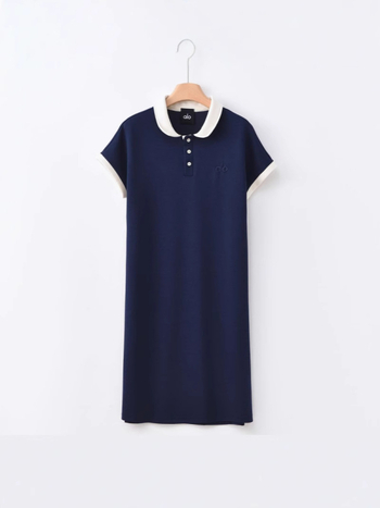 Рокля с бродирани букви, поло яка, памучна тъкан, къси ръкави, дълга пола