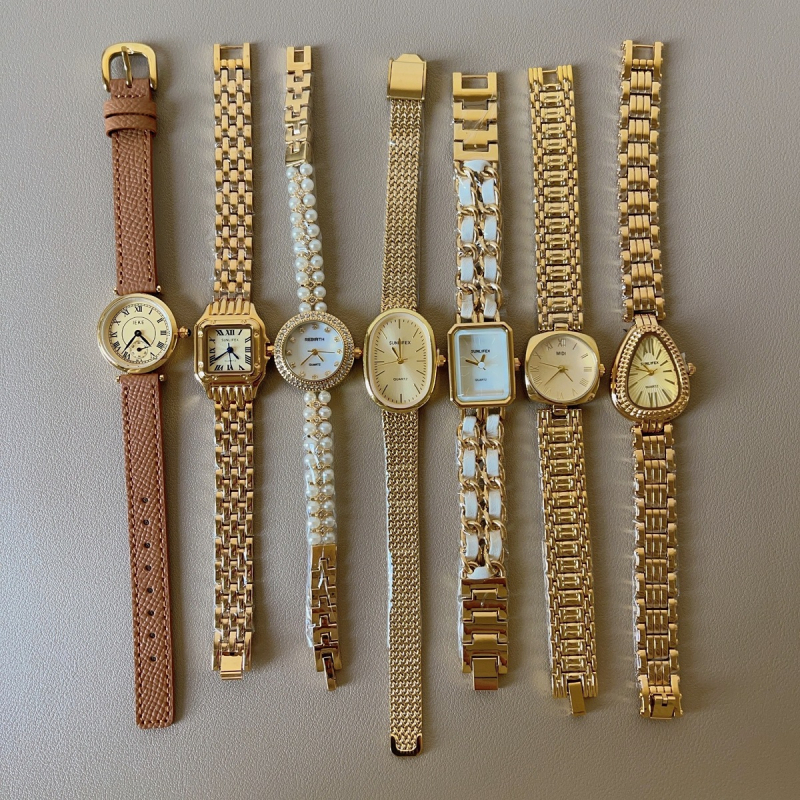 Женски часовник в средновековен стил, винтидж, кварцов механизъм, кръгъл корпус от сплав, каишка от имитационна кожа, пиново закопчаване