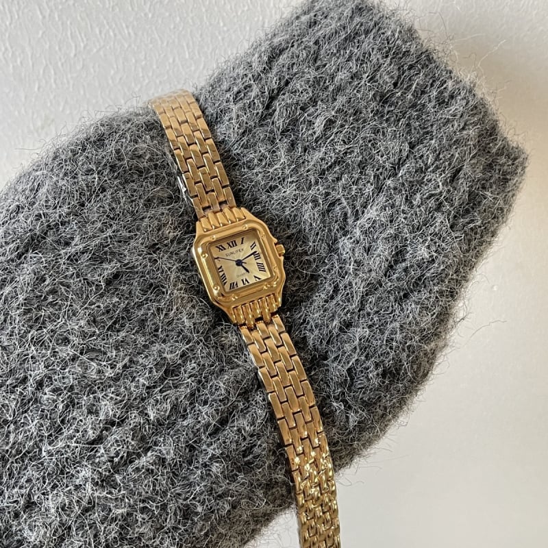 Женски часовник в средновековен стил, винтидж, кварцов механизъм, кръгъл корпус от сплав, каишка от имитационна кожа, пиново закопчаване