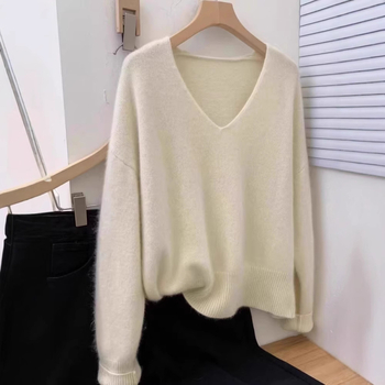 Vilnas pulovers, V kakls, garas piedurknes, parasts garums 50–65 cm, brīvs piegriezums