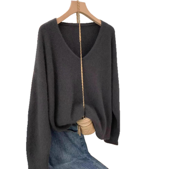 Vilnas pulovers, V kakls, garas piedurknes, parasts garums 50–65 cm, brīvs piegriezums