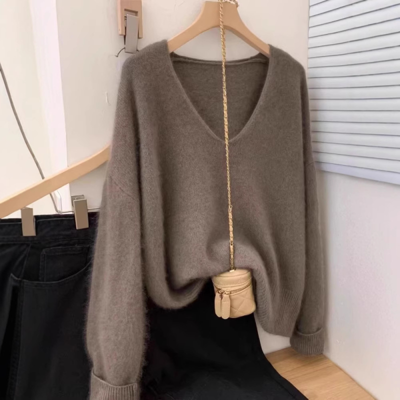 Vilnas pulovers, V kakls, garas piedurknes, parasts garums 50–65 cm, brīvs piegriezums