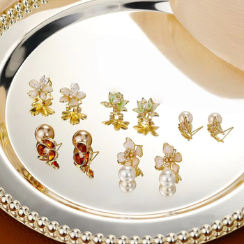 Veideni медни обици с цветя и цирконии, позлатени за дълготраен цвят