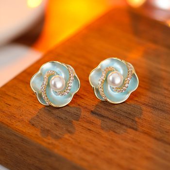 Veideni медни обици с цветя и цирконии, позлатени за дълготраен цвят