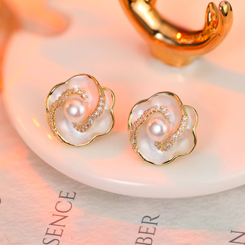 Veideni медни обици с цветя и цирконии, позлатени за дълготраен цвят