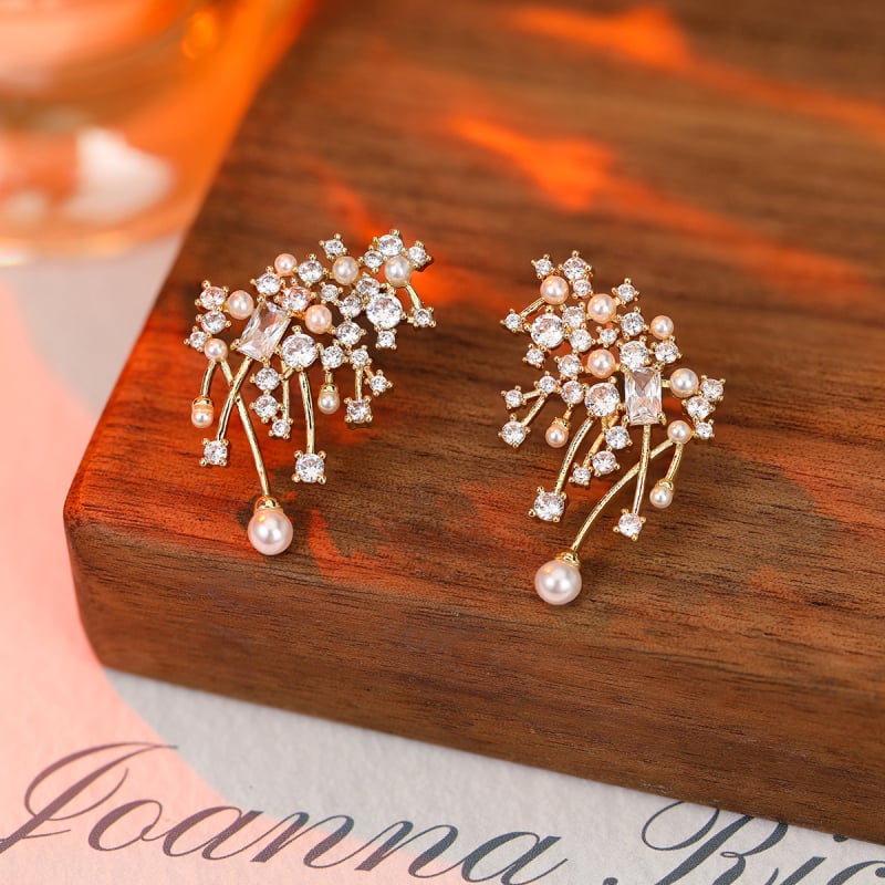 Veideni медни обици с цветя и цирконии, позлатени за дълготраен цвят